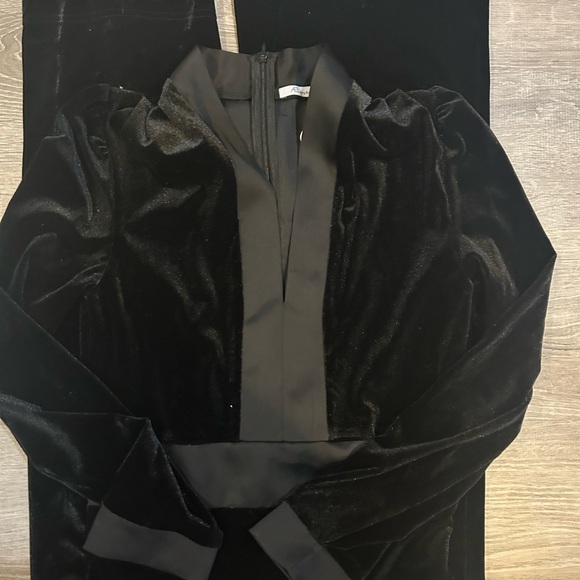 AEL Amy Enjoys Life black velvet romper with satin trim size small zipper back - Picture 3 of 5